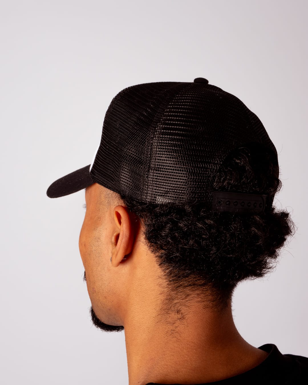 TRUCKER CAP "LEGALIZED"  Black/White