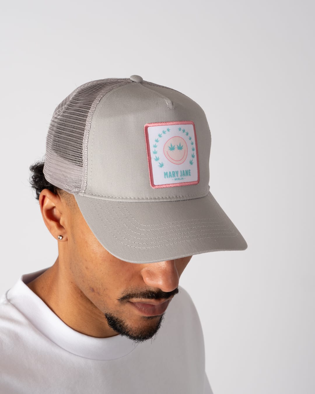 TRUCKER CAP "MARY JANE BERLIN" HEMP EYE SMILEY  Light Grey