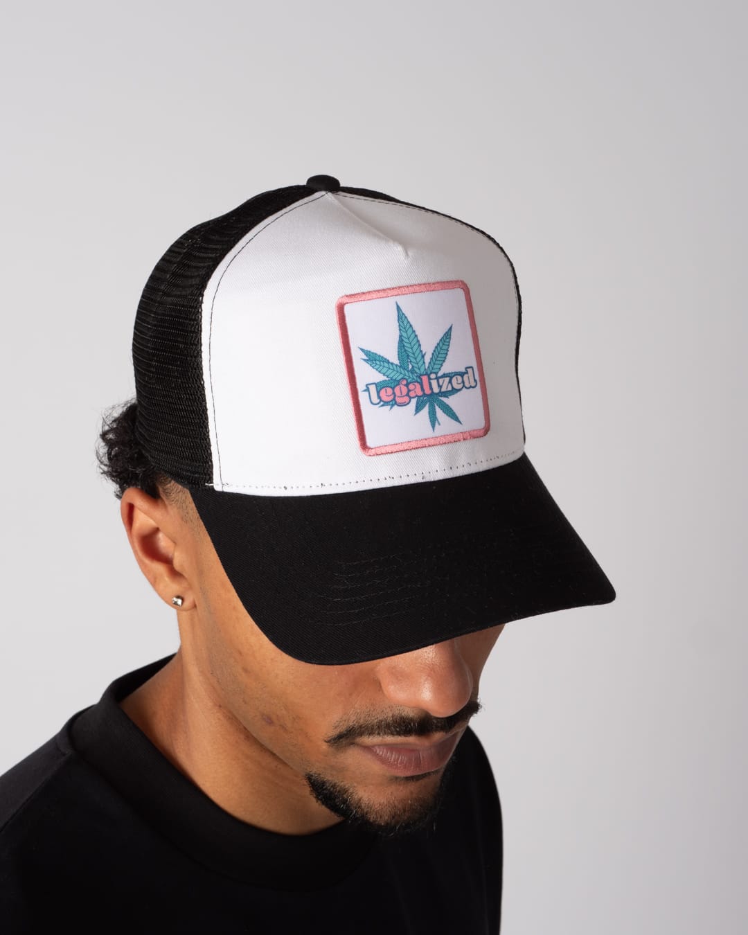 TRUCKER CAP "LEGALIZED"  Black/White